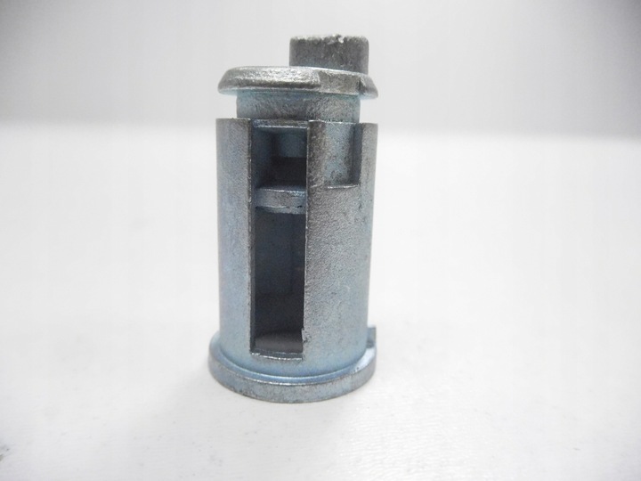 фото №6, Вставка пробка заливка топлива ford transit оригинальный номер 4060100