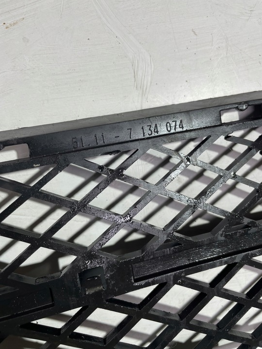 фото №15, Решётка средняя бампера перед bmw e90 e91 7134074