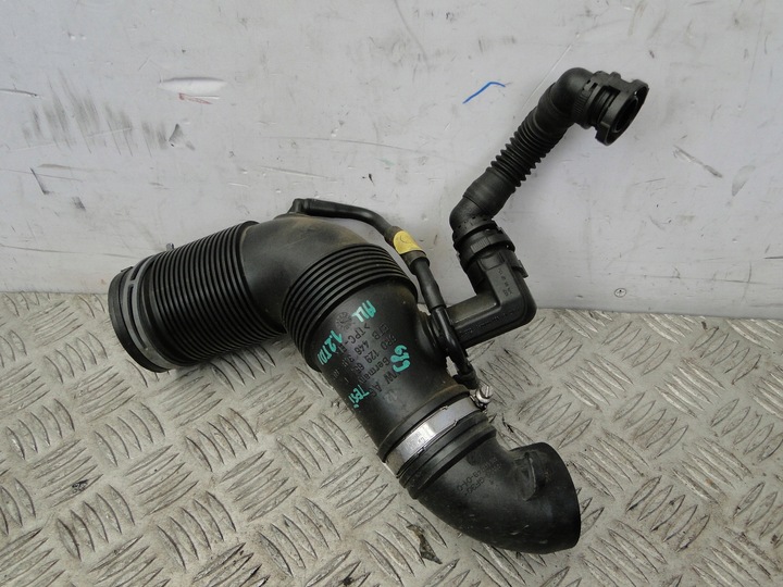 фото №3, Шланг воздуховод воздуха seat ibiza 6j 6j0 1.2tdi 6r0129654c