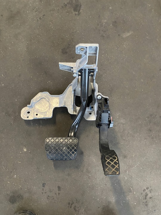 фото №1, Audi a6 c8 каркас педалі 4k1723117