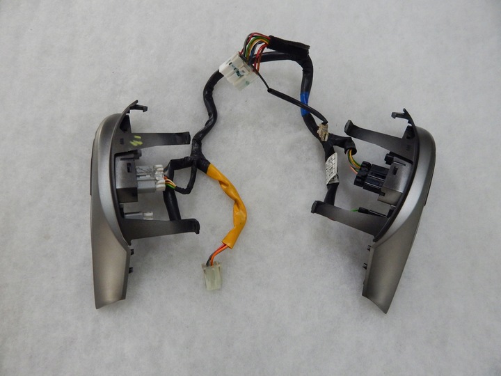 фото №8, Hyundai i30 ii - круїз-контроль мультифункція кнопки кермо podgrzewanej