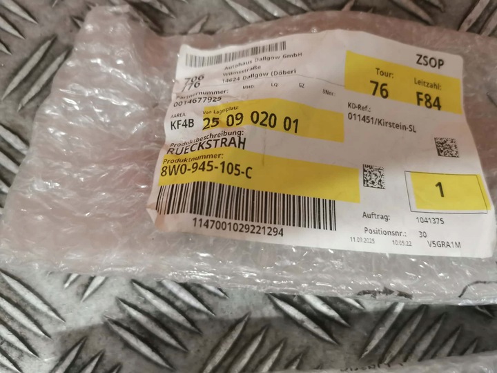 фото №3, Audi a4 b9 15- відбивач накладка зад 8w0945105c 8w0945106c