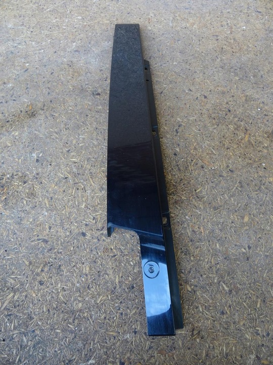 фото №1, Audi a4 b8 планка двері стійка права перед передня чорний піаніно 8k0837902m