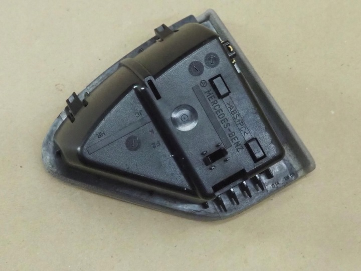 фото №10, Mercedes w211 пепельница зад задняя правый зад 2118100233