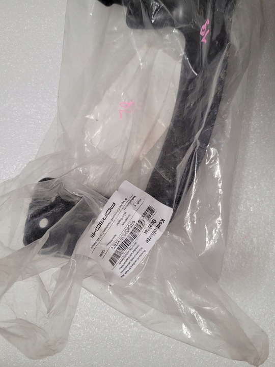 фото №7, Porsche macan 95b держатель крепление заливка топлива 95b802305 95b802305ygrv