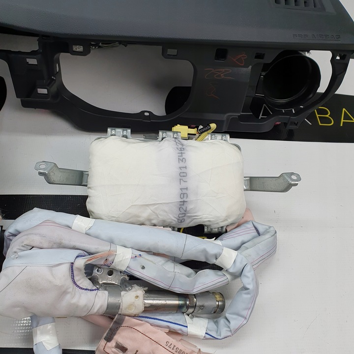 фото №8, Auris панель консоль org подушки ремни подушка безопасности шторы