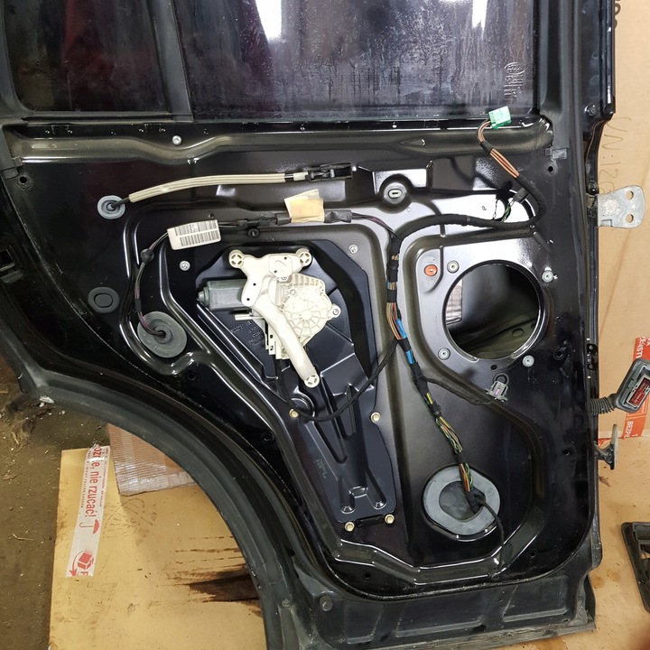 фото №12, Двері лівий зад range rover l7mta ліві задні комплект