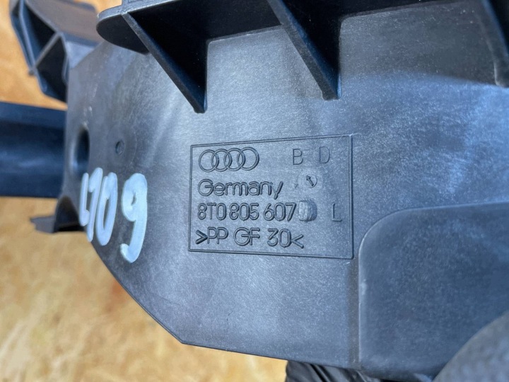 фото №13, Кріплення окуляр лампи ліві перед audi a5 8t 8t0805607 2007-
