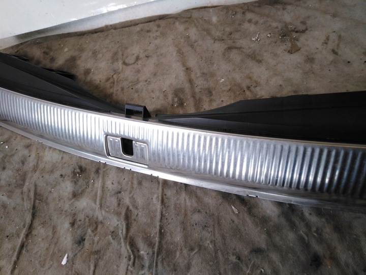 фото №3, Audi q7 защита ремня зад краю багажника 12r евро