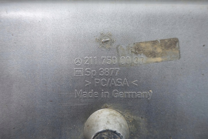 фото №7, Mercedes e w211 sedan накладка крышки багажника 2117500037