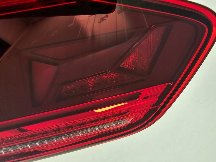 фото №4, Vw passat b8 sedan лампа зад правая led 3g5945308f