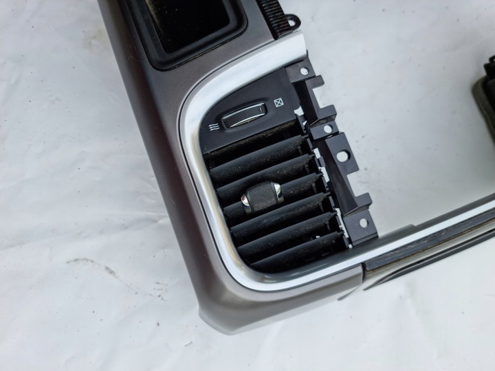 фото №8, Dodge ram 1500 longhorn limited рестайлинг 3.0 дизель рамка консоли средняя 15r