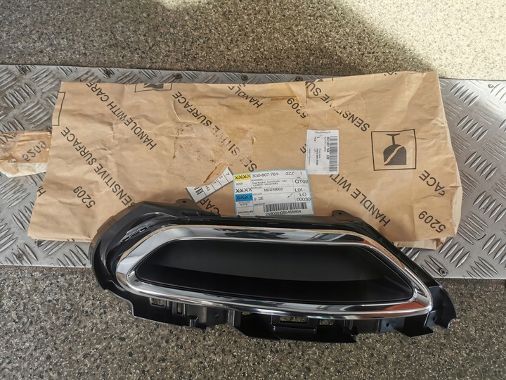 фото №1, Заглушка решётка выхлоп правый зад vw passat b8 3g0807764