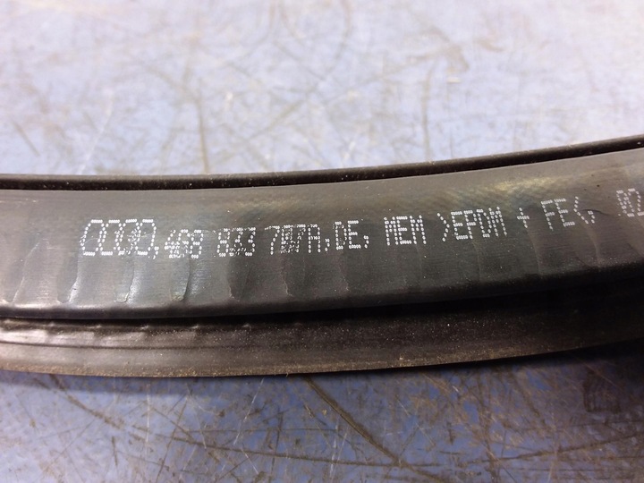 фото №3, Audi a7 i 4g прокладка дверь зад правая нижняя