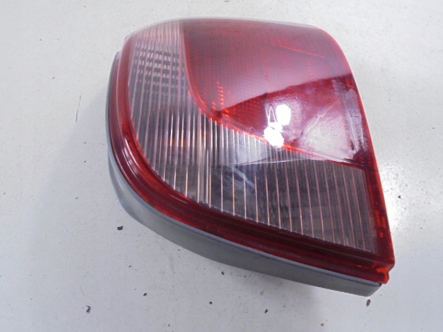 фото №10, Toyota yaris i p1 фара зад правая 98-03 5d hb