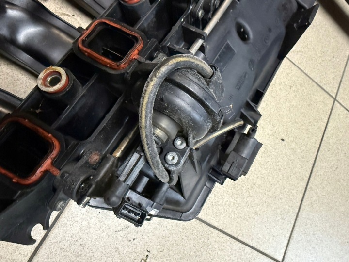 фото №7, Коллектор впускной bmw e60 e61 3.0d з крышками низкий przbieg
