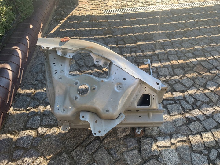 фото №2, Tesla модель 3 четверть передняя левая перед красивая