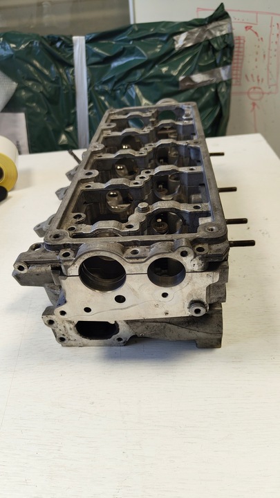 фото №8, Audi vw skoda 1.6 tdi cay 12r головка комплектная 03l103373a 03l103286a
