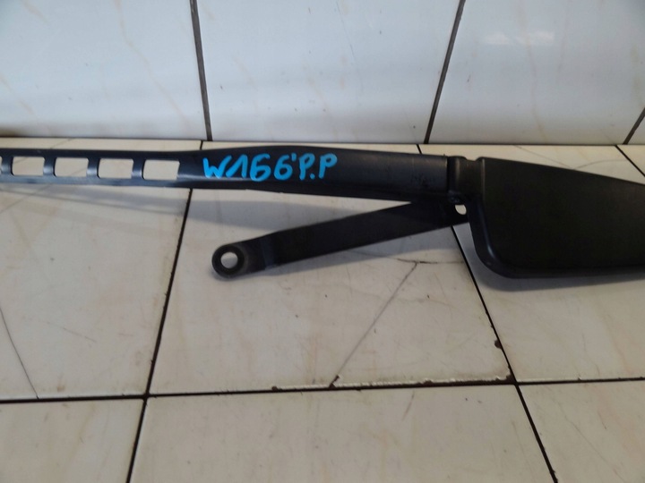 фото №1, Mb ml w166 2012 важіль wycieraczkiprawe скла лобовий 24027217