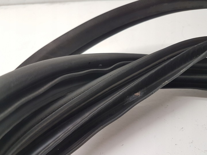 фото №6, Прокладка дверь левый зад ford kuga mk1 2008-2012 кузовная