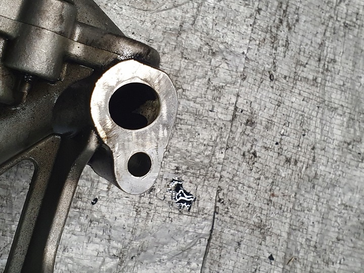 фото №10, Насос масла оригинальный номер 9682393380 citroen c5 iii 2.0hdi 10r.