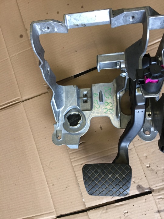 фото №11, Audi q5 8r eu педалі гальмо gaz каркас 8k1721117