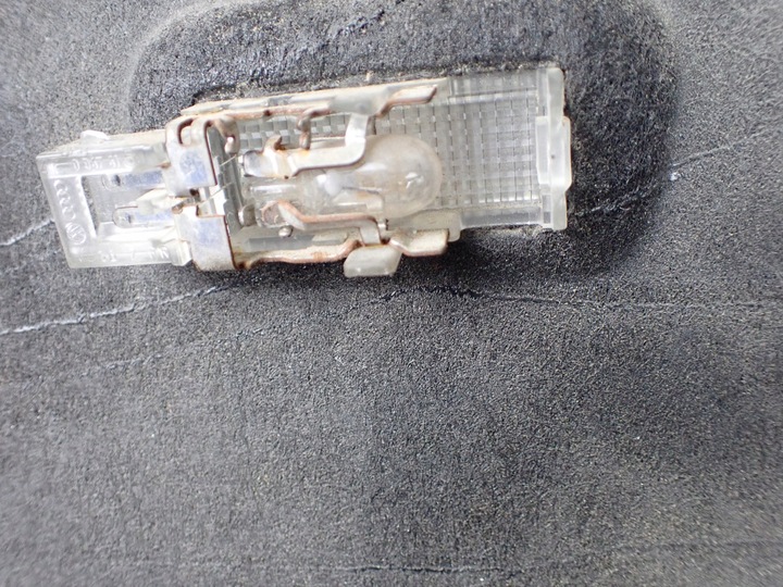 фото №9, Захист оббивка кришки багажника ручка audi a8 s8 d3 5.2 коротка 4e0867975k