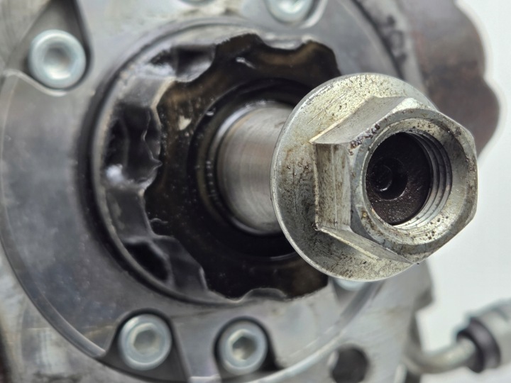 фото №15, Subaru outback v 14-19 насос топливная рейка 294000-2220 2.0d ee20z