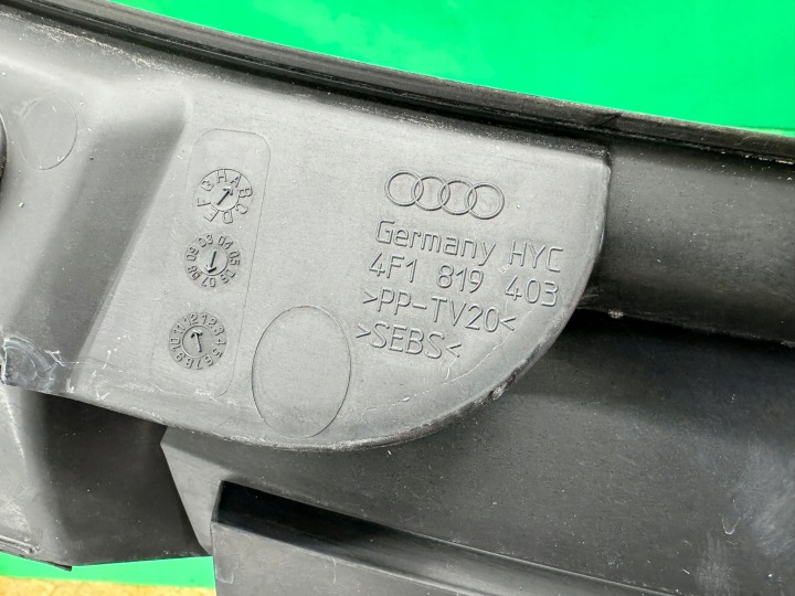 фото №9, Панель под лобовым стеклом пластиковый верхний rzutnik основний  4f1819403 audi s6 c6 04-11