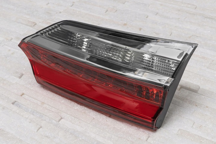 фото №11, Toyota corolla xi лампа кришки led права 8158002a30