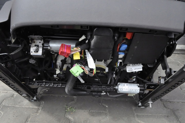 фото №7, Bentley bentayga прокладка интерьера сиденья диван обшивки кожа