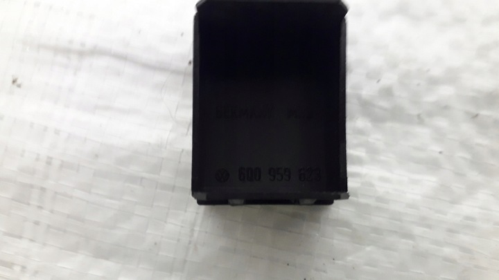 фото №14, Polo n9 заглушка выключателя консоли 6q0959623