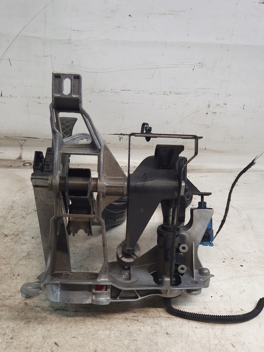 фото №15, Педали комплект каркас оригинальный номер 4f1721117b eu audi a6 c6 sedan 2.0tdi 05r.