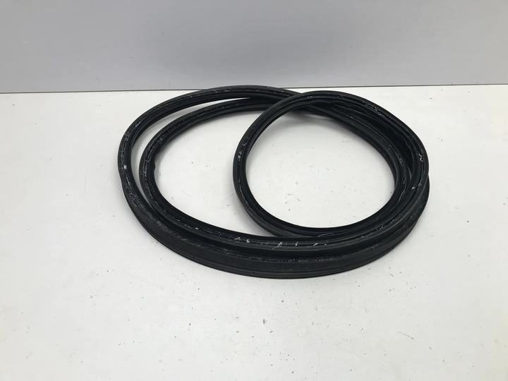 фото №1, Mazda cx-60 cx60 2023 2024 прокладка кузовная крышки багажника 3a072115