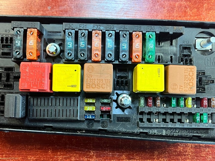 фото №3, Коробка предохранителей 13112917 aj vectra signum