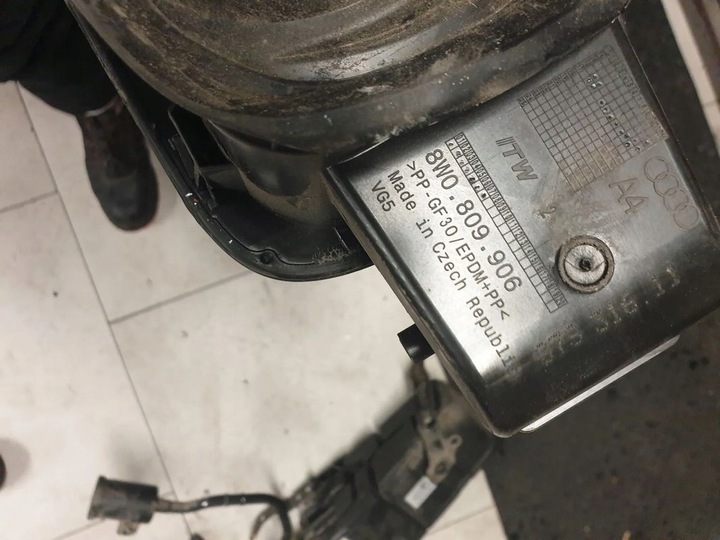 фото №3, Audi a4 b9 кришка заливання пального 8w0809906