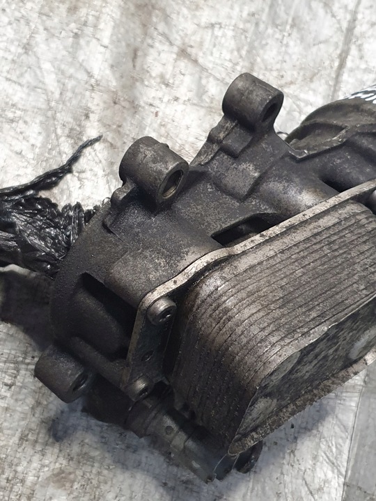 фото №11, Основание фильтра масла оригинальный номер 9685997780 citroen c5 iii 2.0hdi 10r.