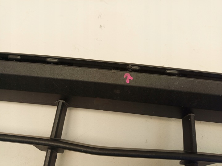 фото №10, Volvo xc40 recharge рестайлінг 2022- решітка середня бампера перед 32136098