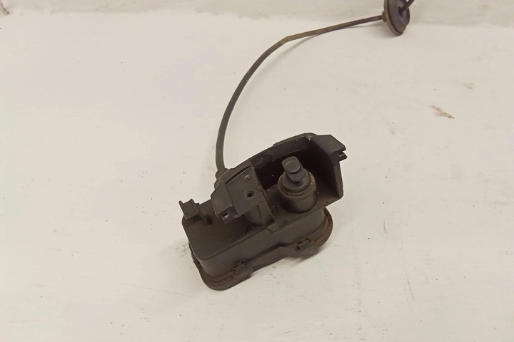 фото №1, Моторчик крышки заливка топлива vw beetle cabrio 5c7, 5c8 5c5810773b 1.97l