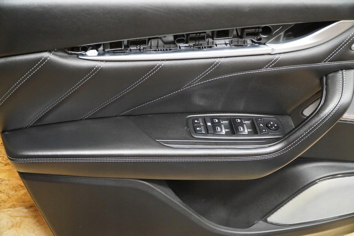 фото №9, Боковина оббивка двері лівий правий перед зад комплектний levante trofeo 19-