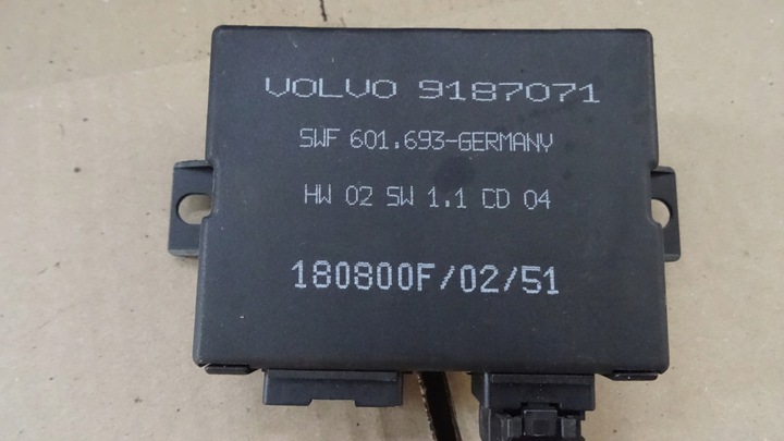 фото №13, Volvo v40 рестайлінг бампер зад pdc