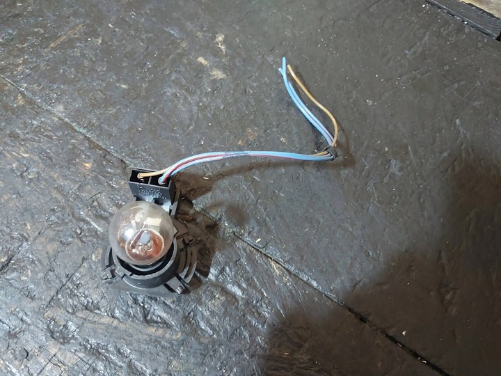 фото №7, Держатель вкладка лампочки зад audi a6 c4 4a универсал 32cp