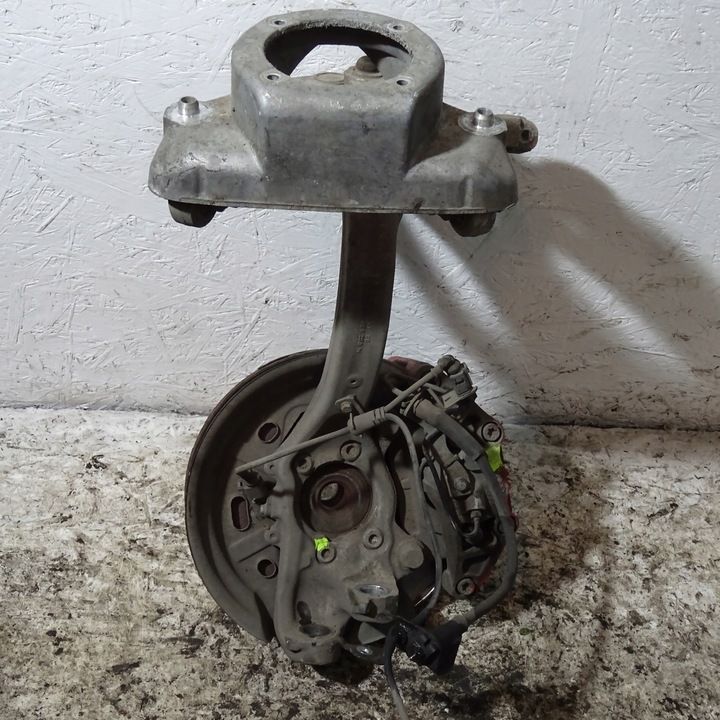 фото №3, Audi a8 d3 3.0tdi поворотный кулак левая