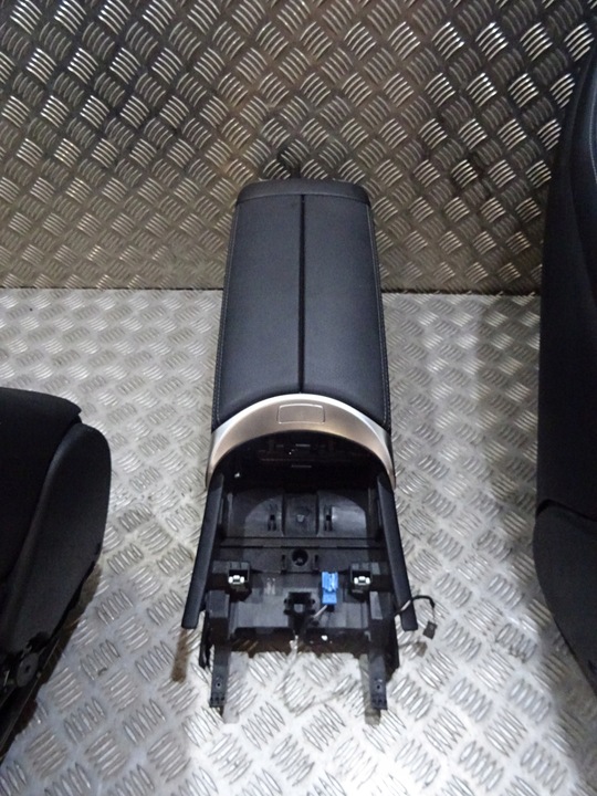 фото №13, Mercedes w205 купе рестайлінг комплектні сидіння обшивки диван ідеальні