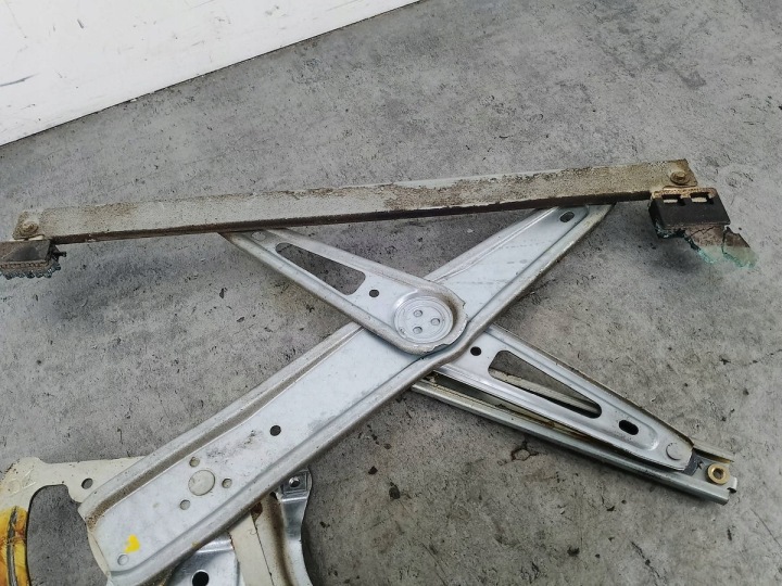 фото №5, Склопідйомник правий перед avensis ii t25 69810-05050 0130822032 bosch