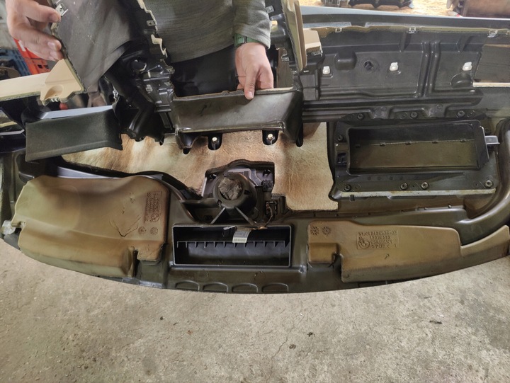 фото №6, Панель роздавальна капот beż bmw e60 e61 9123677