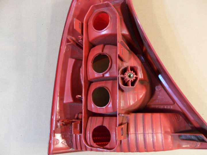 фото №12, Renault clio ii лампа права зад 8200071414
