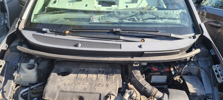 фото №1, Kia venga 10- панель під лобовим склом комплект