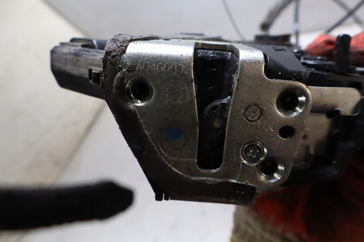 фото №3, Замок левый зад дверь toyota corolla verso ii