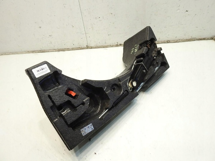 фото №8, Домкрат ключ викрутка вкладка vw passat b6 рестайлінг універсал 3c0012115b 3c0011031b